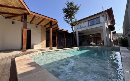 Casa luxuosa em Geriba